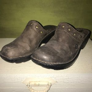 Born Clogs size 8.5☀️